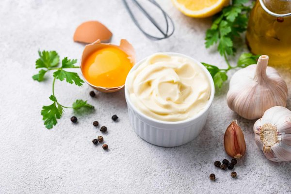 Quelles sont les astuces pour une mayonnaise maison ferme et onctueuse ?